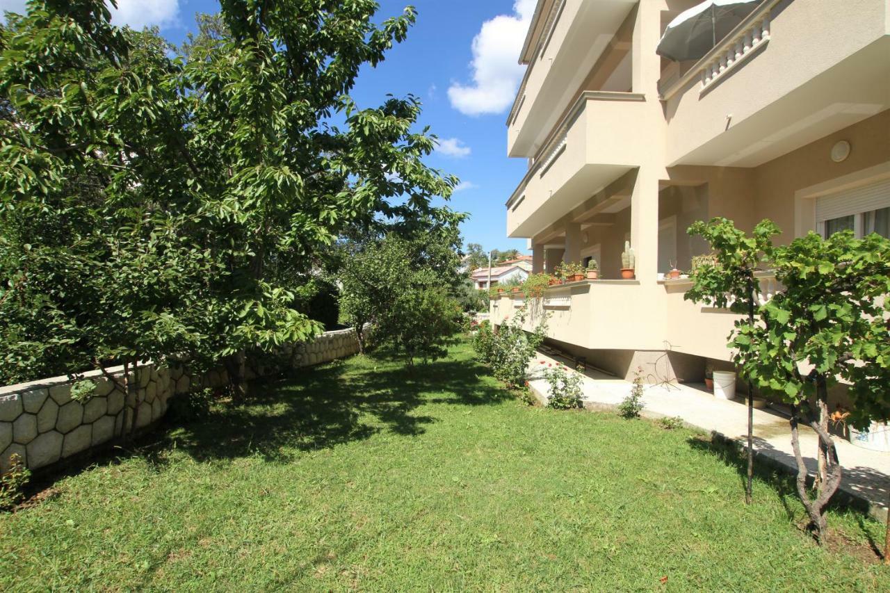 Apartments Macolic Rab Town Exterior foto