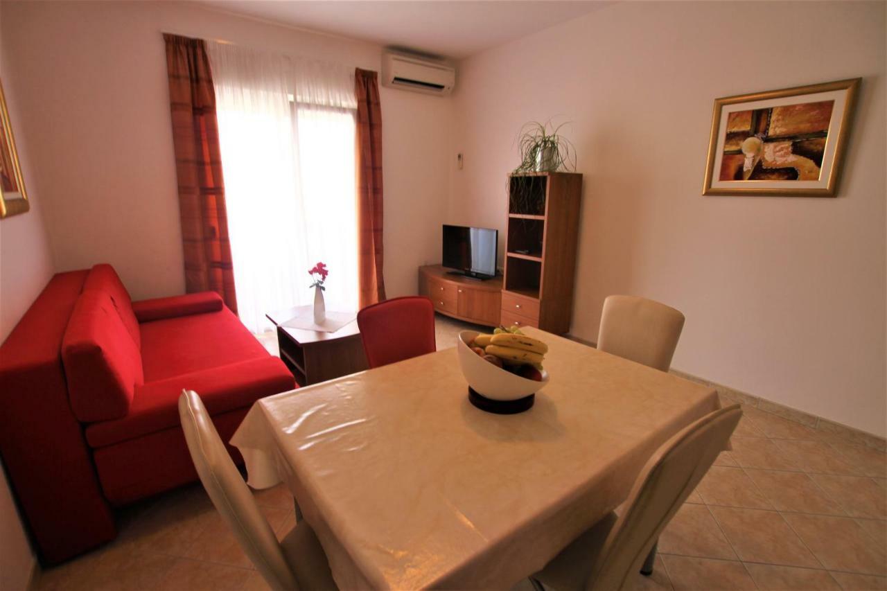 Apartments Macolic Rab Town Exterior foto