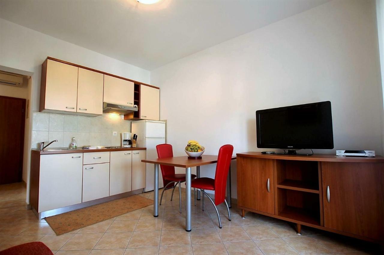 Apartments Macolic Rab Town Exterior foto